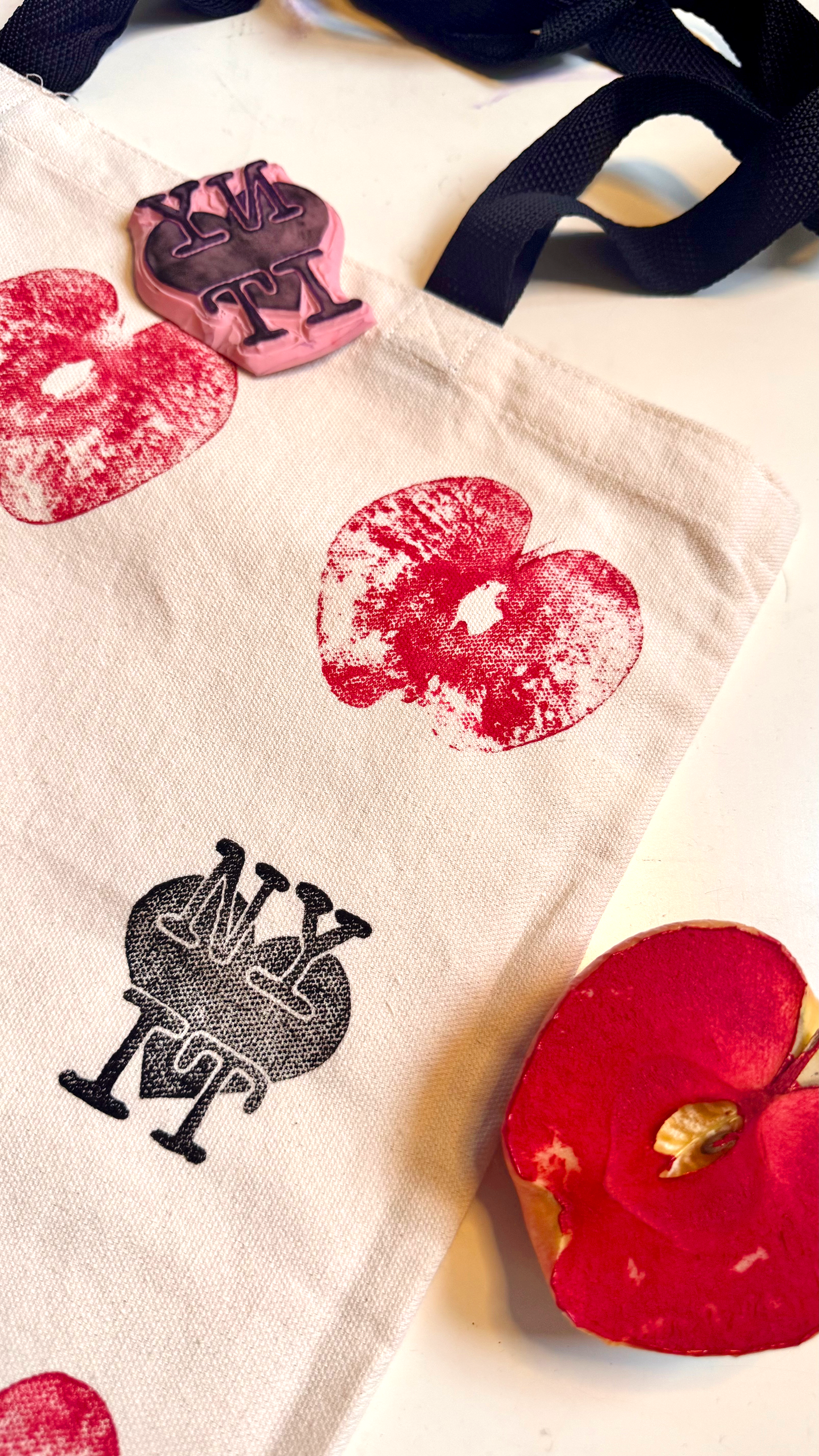 THE HÄRT SPACE workshops - BIG APPLE TOTE BAG